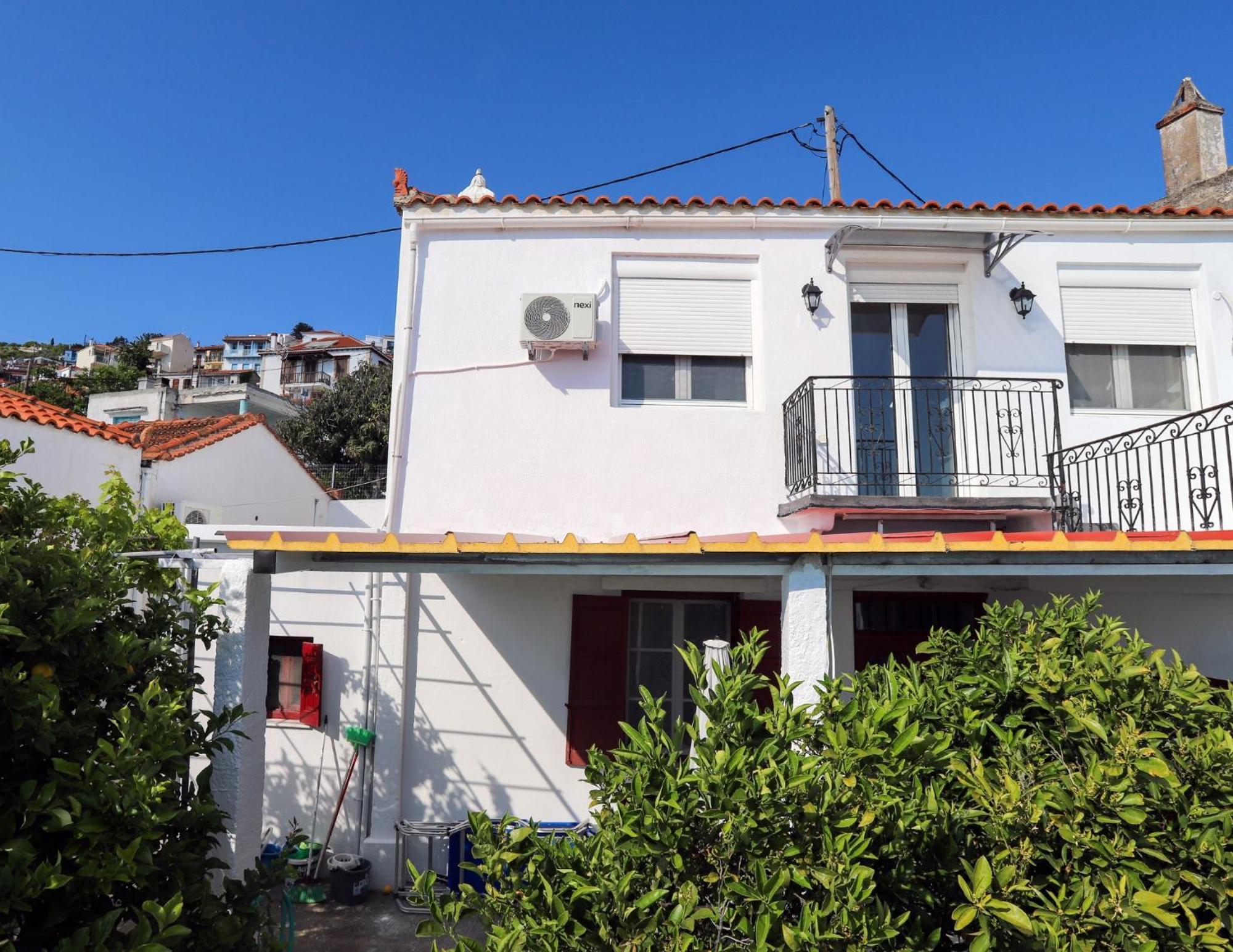 Angelinas House Hotel Глоса Екстериор снимка