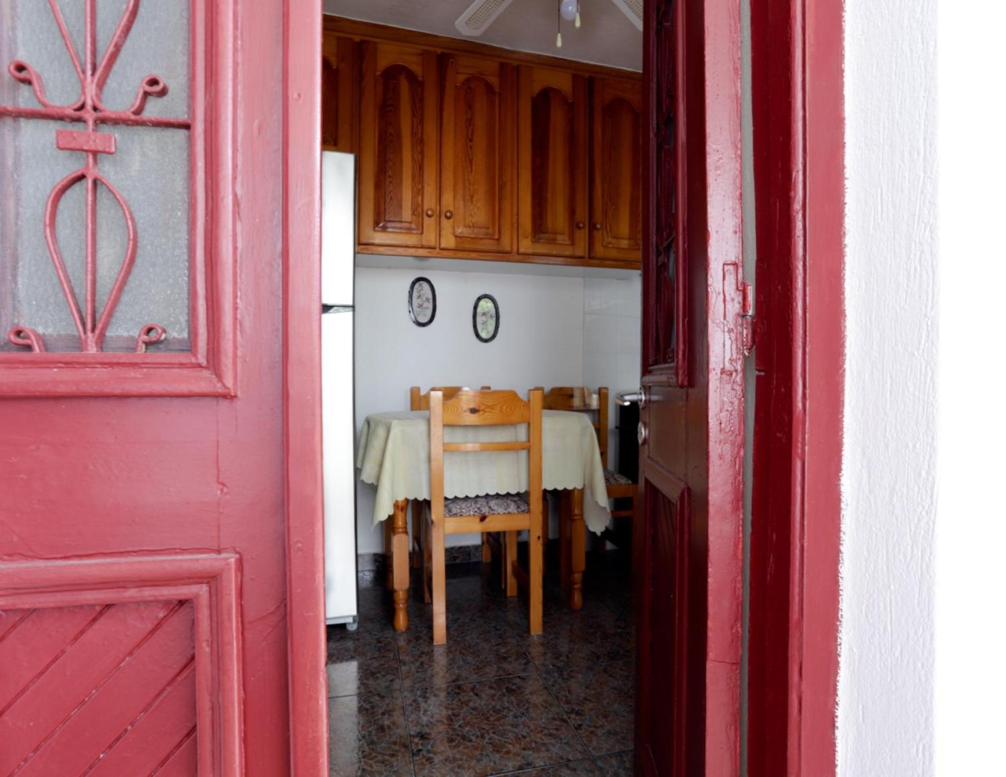 Angelinas House Hotel Глоса Екстериор снимка