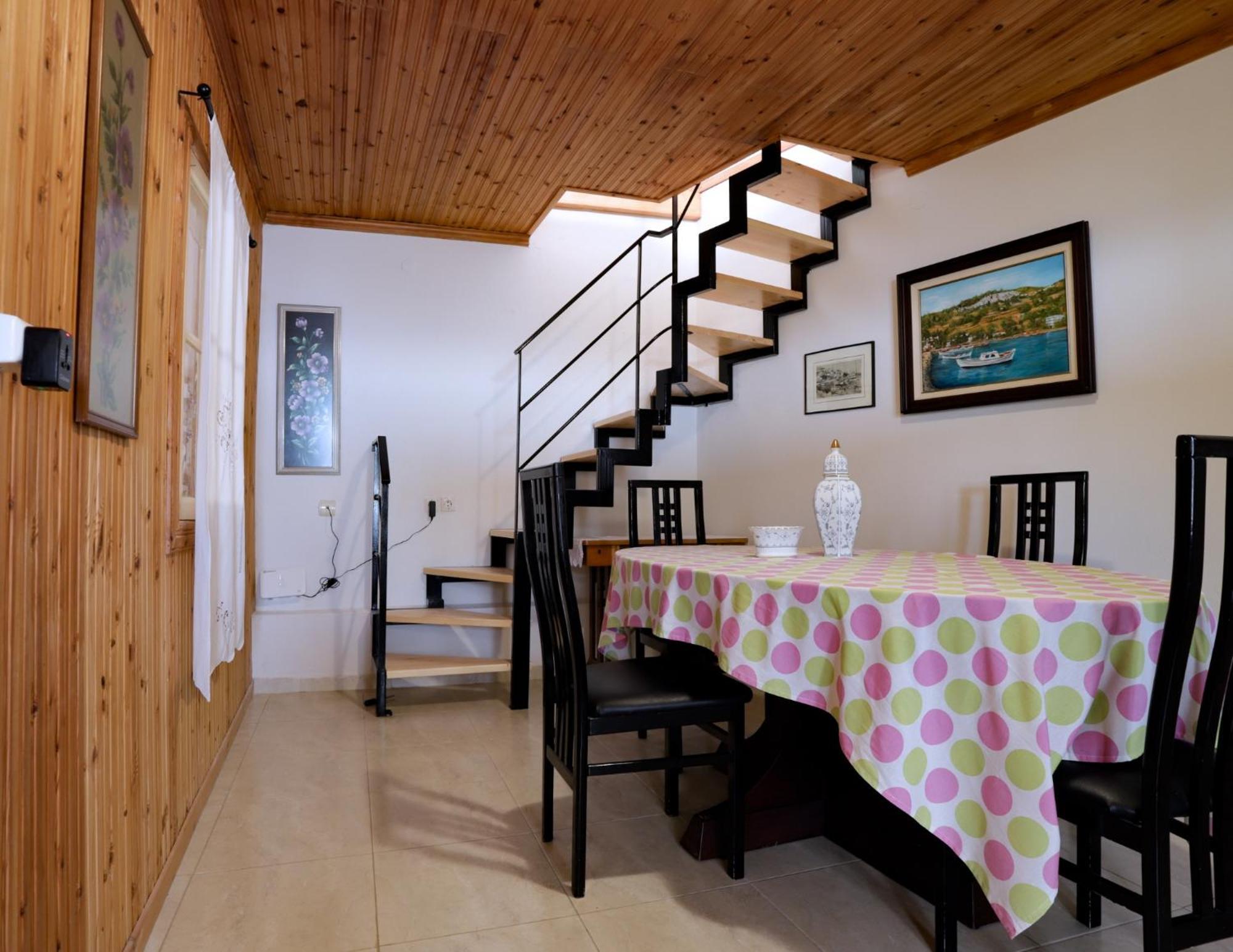 Angelinas House Hotel Глоса Екстериор снимка