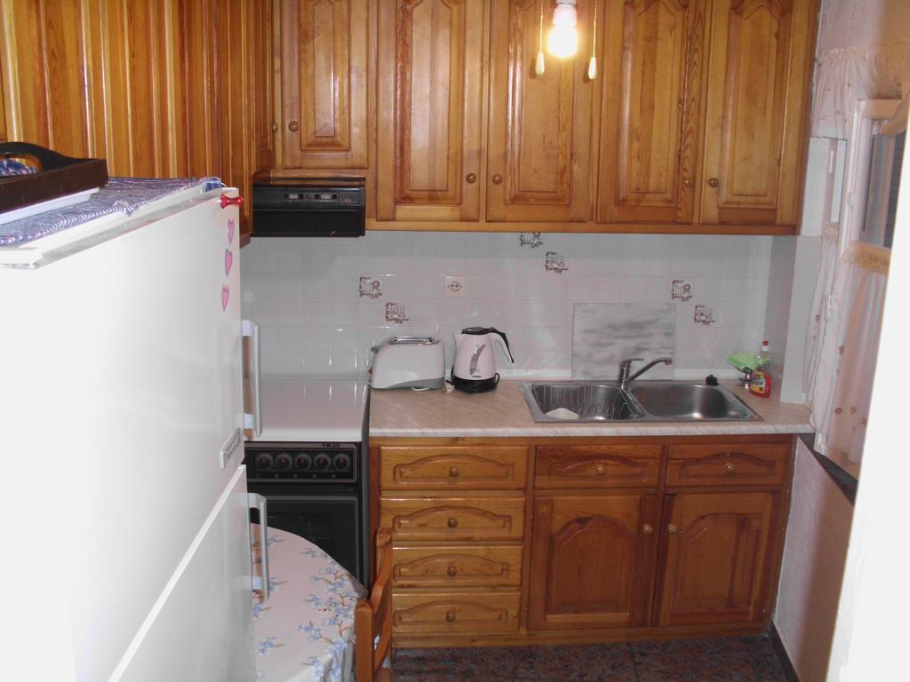 Angelinas House Hotel Глоса Екстериор снимка